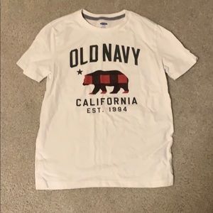 White old navy T-shirt